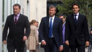 Руският милиардер Роман Абрамович ще оспори наложените му санкции от