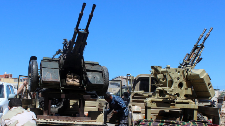 Либия: Терористи не контролират наша ВВС база
