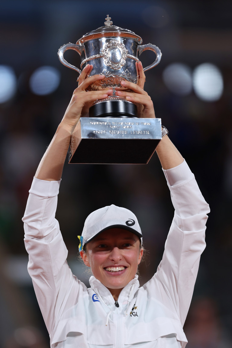 Ига Швьонтек с купата през 2022 година