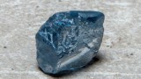 Рядък син диамант, продаден за $40 милиона, стана един от най-скъпите необработени скъпоценни камъни