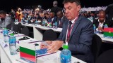  Борислав Михайлов на Конгрес на ФИФА, до момента в който пред БФС тече митинг 