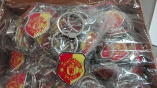 22 366 ключодържатели и 215 чифта спортни обувки менте задържаха