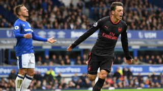 Испанският гранд Атлетико Мадрид се е свързал с Месут Йозил