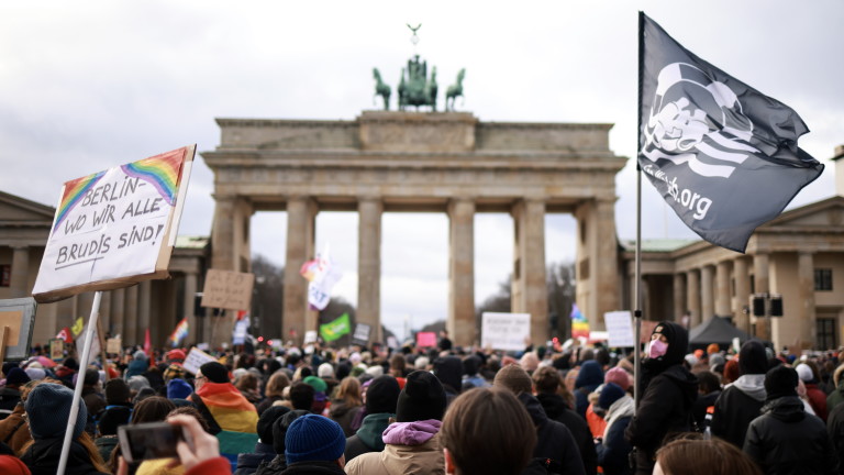 Протестите срещу крайнодясната партия Алтернатива за Германия (AfD) набират скорост