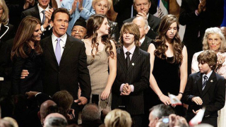 Децата на Арнолд Шварценегер го депресирали