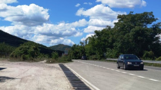 Агенция Пътна инфраструктура АПИ започна обезопасяване на участък от първокласния