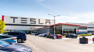 Американският производител на електрически автомобили Tesla води преговори с южнокорейската