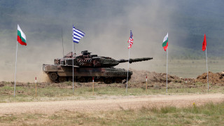 Военна платформа, превозваща танк, се преобърна край Ново село