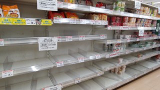 Дните, в които британците можеха да си купят всичко от супермаркета отминаха