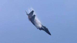 Южнокорейски изтребители се сблъскали, докато пилотите правели снимки