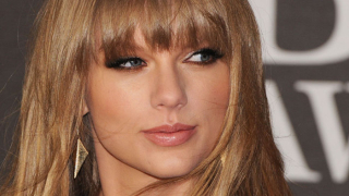 Поп звездата Тейлър Суифт спечели делото си срещу бивш диджей