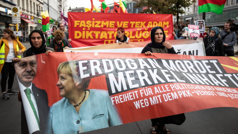 Меркел и Ердоган провеждат среща на фона на протести 