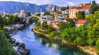 Двама хърватски гимназисти са били ранени днес при нападение в