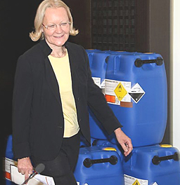 В Германия издирват още 10 души, свързани с терористите