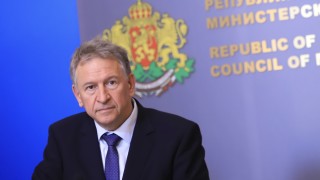 Служебният здравен министър Стойчо Кацаров променя плана и реда за