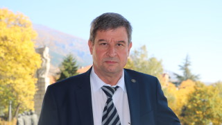 От синдикат Образование при КТ Подкрепа питат служебния министър на