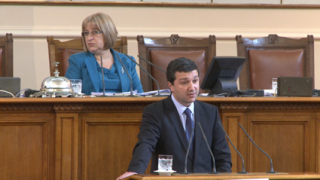 Министър Стойнев вече разсърди част от обществения си съвет