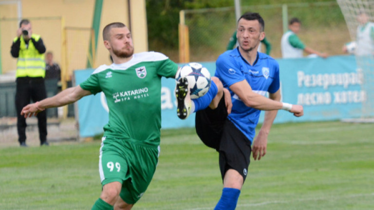 Два отбора от Първа лига поискаха Атанас Зехиров