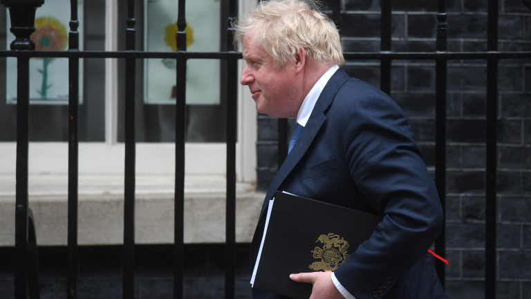 Британският премиер Борис Джонсън се извини на парламента във вторник,