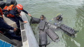 Водолази в Колумбия откриха голямо количество кокаин под кораб който