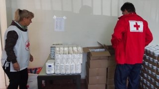 БЧК раздава хранителни продукти на нуждаещите се лица