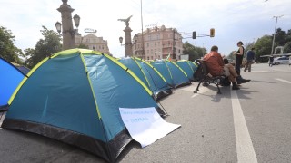 Участниците в блокадата на Орлов мост искат полицията да им