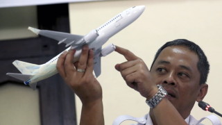 Индонезийски следователи обявиха че пътническият самолет на Lion Air който