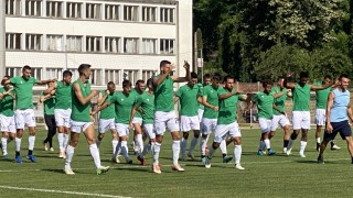 Наставникът на Черно море Илиан Илиев продължава с пълна сила