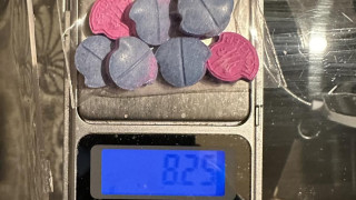 Почти 200 грама наркотични вещества иззеха служители на сектор Наркотици