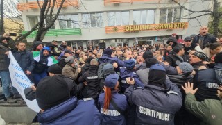 Протест срещу кмета на Симитли Апостол Апостолов се състоя пред