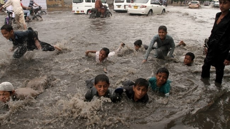 43-ма души загинаха при наводнения в Пакистан
