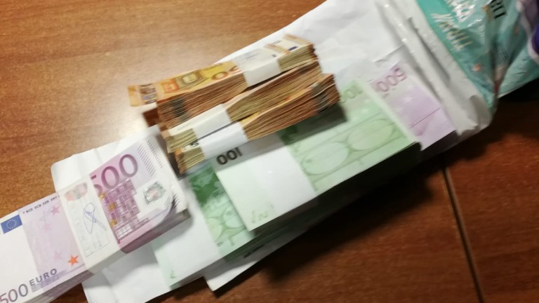 Хванаха грузинец със 100 000 контрабандни евро на "Дунав мост" - Видин