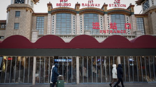 Китайските власти са установили 59 938 смъртни случая свързани с