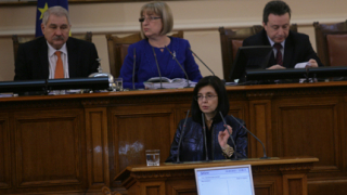 Бежанците може да ни попречат за Шенген, притеснена Кунева 