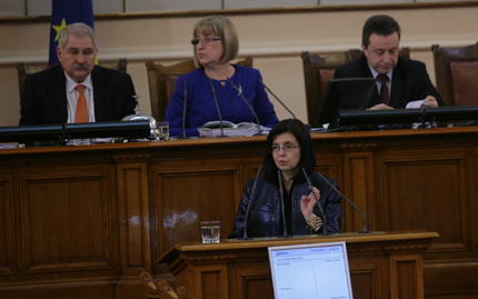 Бежанците може да ни попречат за Шенген, притеснена Кунева 