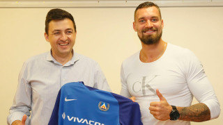 Както вчера ТОПСПОРТ съобщи Левски официално подписа със словашкия вратар Мартин