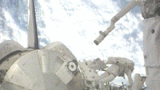 Първо излизане на астронавтите от "Индевър"  