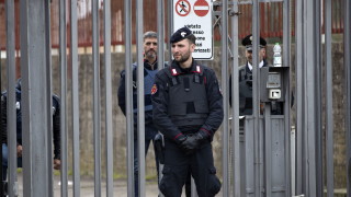 Двама затворници които избягаха от затвор в Рим миналата седмица