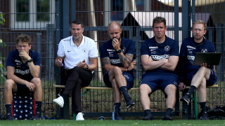 Браян Приске който е старши треньор на датския шампион Мидтиланд засипа