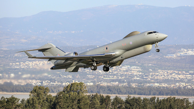 Британски разузнавателен самолет "слухти" край черноморските граници на Русия