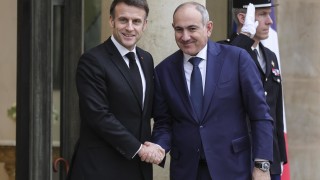 Арменският премиер Никол Пашинян и френският президент Еманюел Макрон обсъдиха