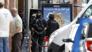 Последовател на Ал Кайда взе заложници във френска банка