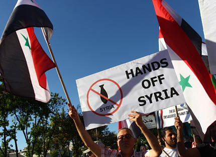Българи и сирийци с антивоенен протест пред US посолството в София