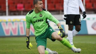 Ръководствата на Славия и Олимпиакос са си стиснали ръцете за младия