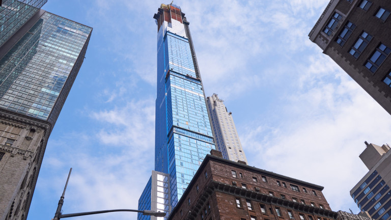 Новата най-висока жилищна сграда в света вече се извисява над