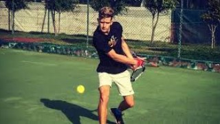 Прогресиращият български тенисист Симон Антони Иванов ще играе срещу представителя на