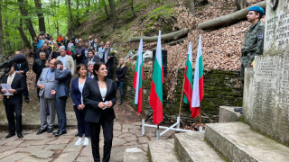 Росица Кирова против профанизирането на НС с ненужно говорене