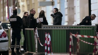 Всички откраднати бижута при зрелищния обир на магазин в сградата