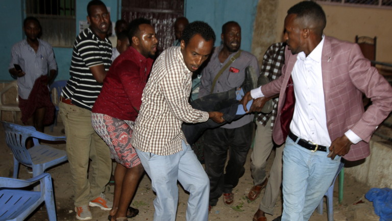 Вече 20 са жертвите на два взрива в Сомалия 