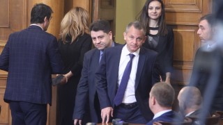 Адвокатите на съд заедно с клиентите, ако им помагат да перат пари